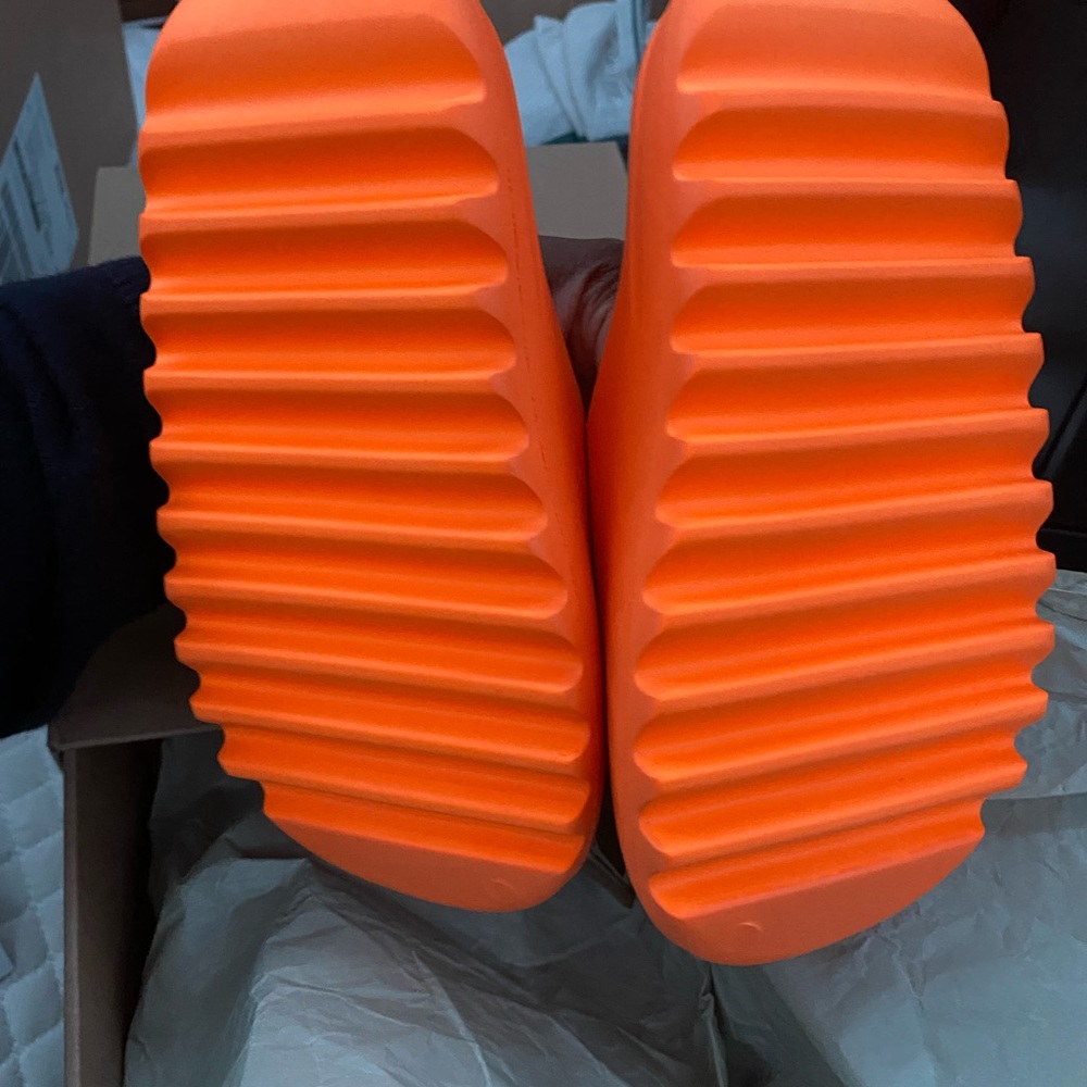 Authentic Yeezy Slides Enflame - Picture 2 of 7